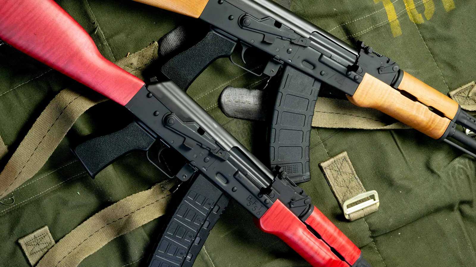 Karabiny z rodziny AK przygotowane do zerowania na strzelnicy